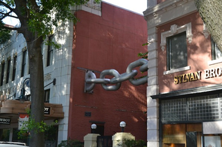 Illustration for article titled The Never-Bust Chain Links Two Historic Buildings in Art